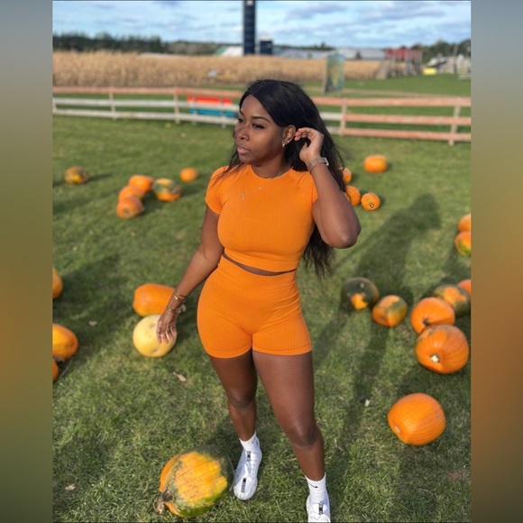 Large spandex orange set - Picture 3 of 3